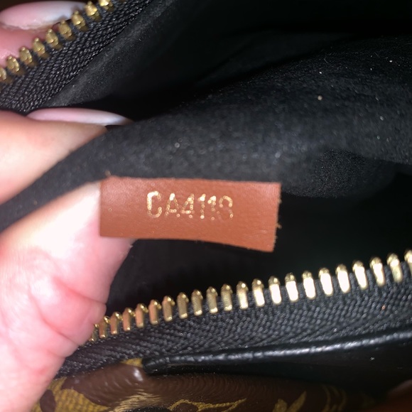 V TOTE MM Louis Vuitton - Picture 7 of 8